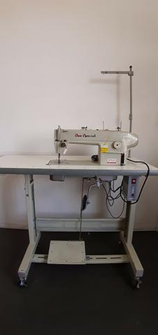 Máquina De Costura Reta Industrial Completa / Com Mesa