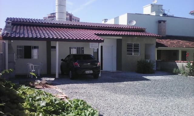 Casa mobiliada aluguel diário c/ AC no centro perto de tudo 70 m da areia acomoda 6