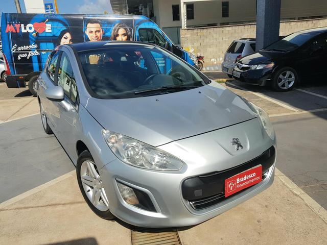 Peugeot 308 automático com teto solar