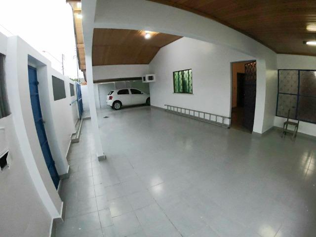 Casa ampla com 4 dormitórios - varanda - murada - gradeada - bairro São Vicente - BV/RR - Foto 2