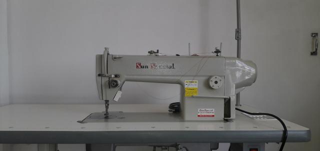 Máquina De Costura Reta Industrial Completa / Com Mesa - Foto 5