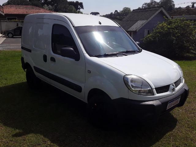 Vendo Kangoo. Completa e toda revisada