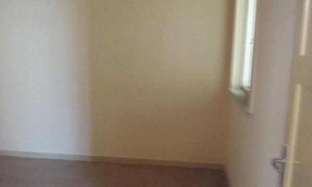 Apartamento tipo casa Olaria sala, 2 quartos,área e garagem - Foto 5