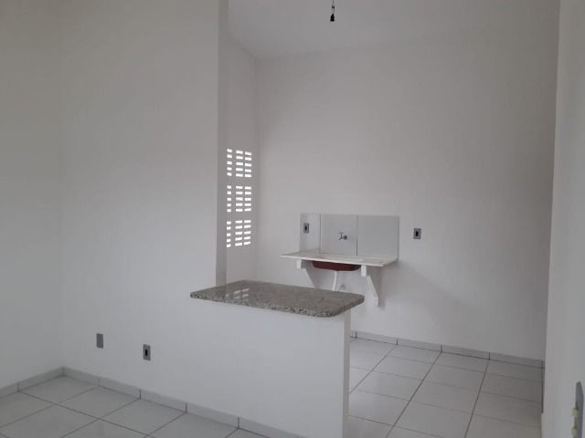 Vende-se ou troca-se por carro, uma casa nova recém construída em condomínio fechado - Foto 2