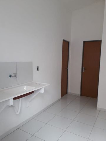 Vende-se ou troca-se por carro, uma casa nova recém construída em condomínio fechado - Foto 3
