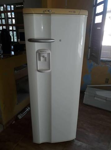 Alugo kitnet mobiliada com água luz internet incluso - Foto 6