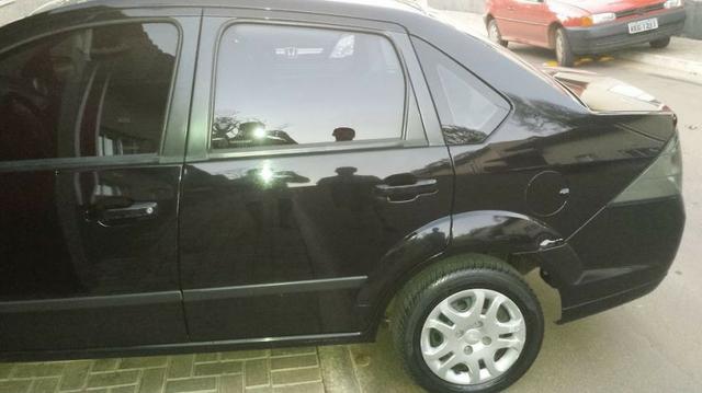 Ford Fiesta Sedan 1.0 4P Flex 2010/2011- Completo, segunda dona, perfeito estado - Foto 2