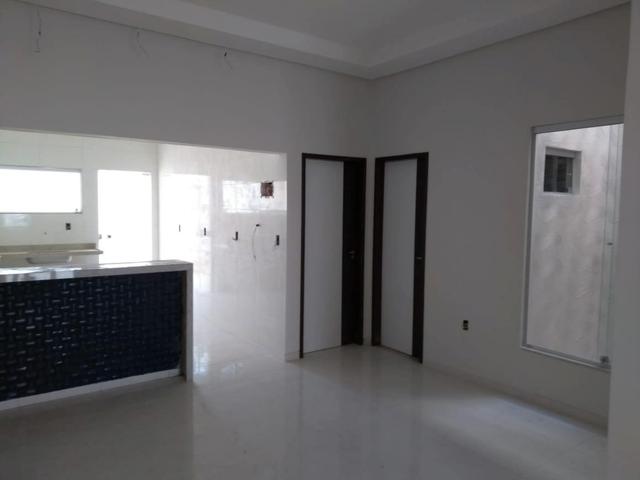 Casa com 3 quartos sendo uma suíte //
