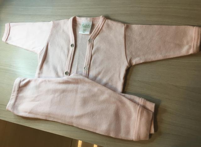 Lote banheira e roupa para bebê - Foto 3