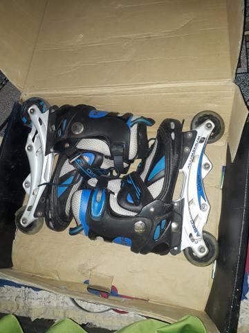 Patins inline com ajuste de tamanho.