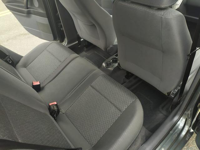 Volkswagen Polo Sedan 1.6 Comfortline 2013 - Foto 11