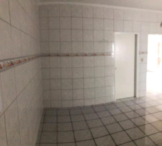 Casa ampla em terreno 10x20 na Areia Branca - Foto 3