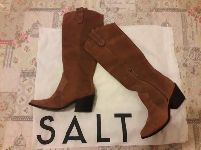Bota marrom cano alto