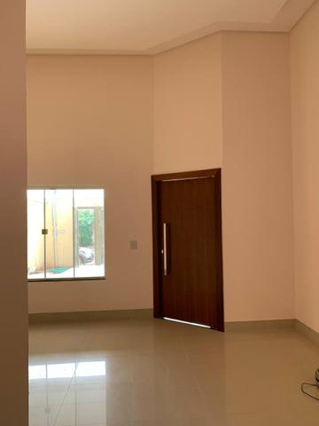 Casa nova 3 suítes plenas, sala com pé direito duplo, porcelanato, financia - Foto 3