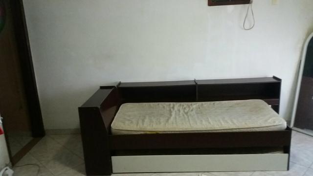 Cama dupla de solteiro com gavetão e mini estante - Foto 2