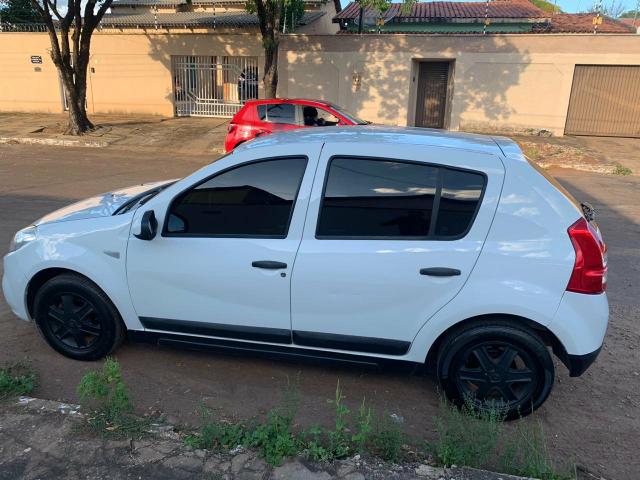 Vendo ou troco Sandero ano 2013 motor 1.6 valor 20.900