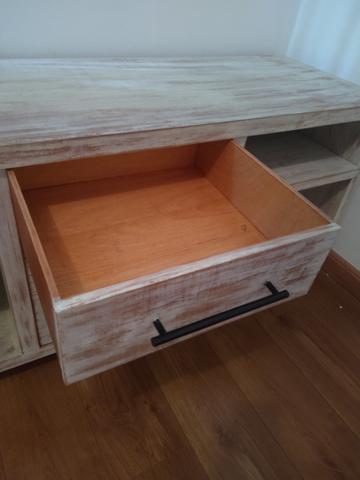 Rack reformado, patinado.