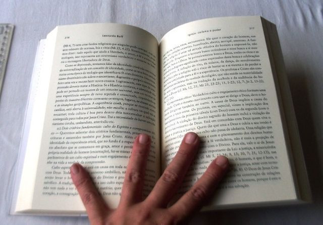 Livro Religioso - Igreja: Carisma e Poder - Leonardo Boff - 2005 - Foto 5