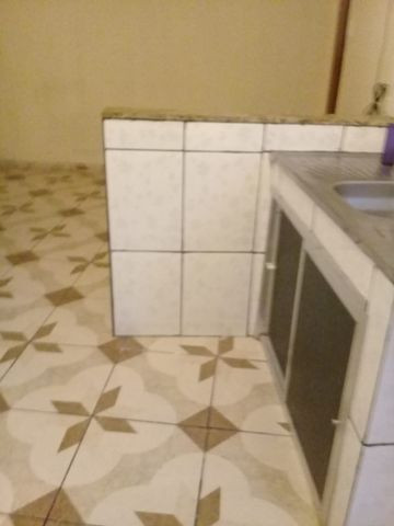 Aluga- se casa em Santíssimo - Foto 3