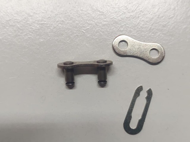 Emenda de corrente p/ bicicletas antigas peças novas sem uso de estoque antigo.