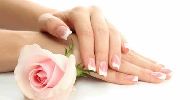 Contrata-se Manicure