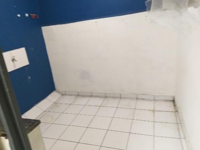 Alugo quarto com uma área no centro de Brás Cubas - Foto 5