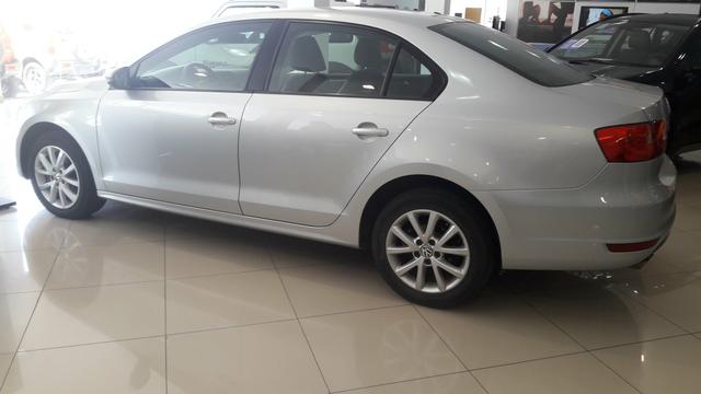 Jetta 2.0 automático km48.000 Jonathan 21 9 7 1 3 0 5 2 3 3 - Foto 2