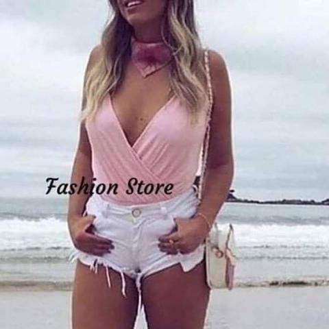 Body transpassado Bruna Marquezine tam único com bojo preto, branco e rose