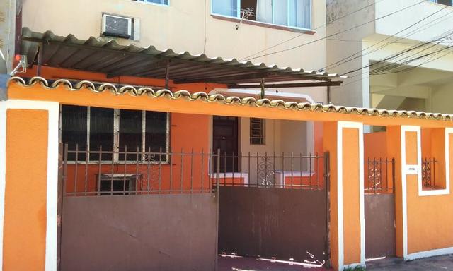Apartamento tipo casa Olaria sala, 2 quartos,área e garagem