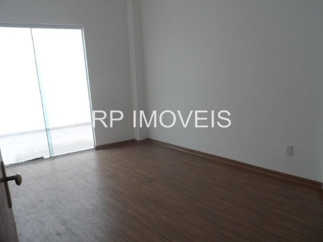 Ótimo Apartamento com 2/4 sendo 1 suíte - Área externa - 2 vagas de garagem - Foto 4