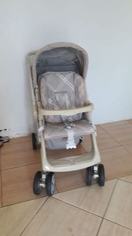 Carrinho de bebê Burigoto AT2 2034 Murano cinza com rodas giratórias - Foto 2