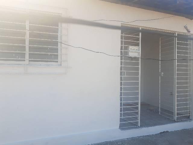 Aluga-se uma casa