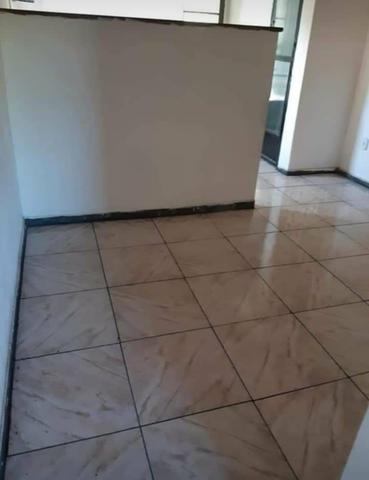 Alugo apartamento em Bacaxá (centro) - Foto 6