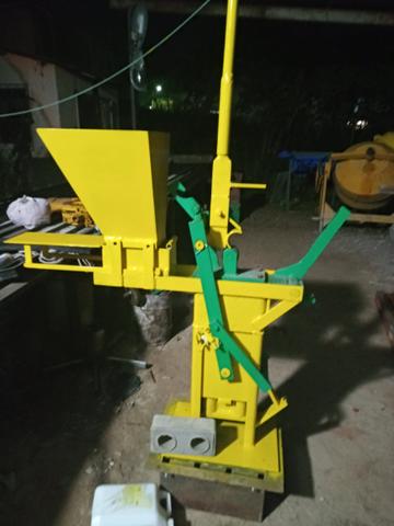 Maquina de fazer tijolinho ecológico solo cimento