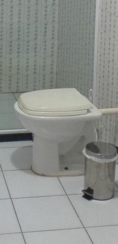 Pia de banheiro e vaso