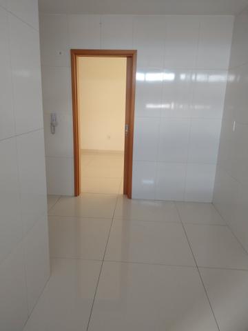 Excelência e luxo com 4 suítes + DCE, 3 vagas as margens do açude - Foto 12