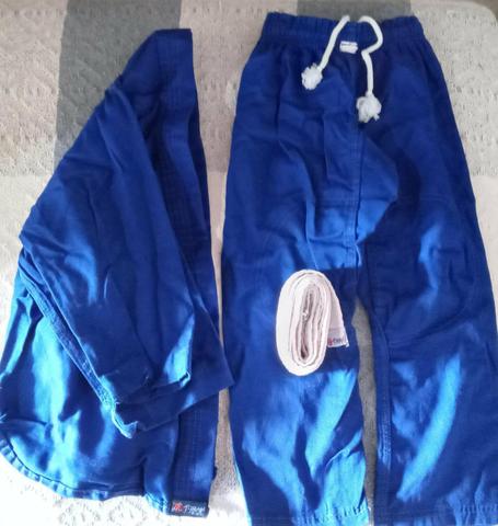 Vendo kimono azul novo lacrado