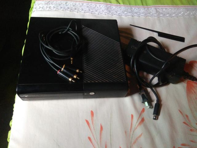 XBOX 360 DESBLOQUEADO ( não acompanha controles)