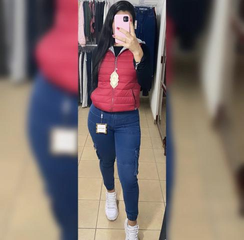Colete com Capuz de Moletom Removível - Foto 2