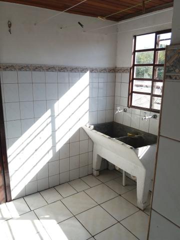 Casa no Pinheirinho p casal sem filhos 600,00 direto c/ Proprietário - Foto 4