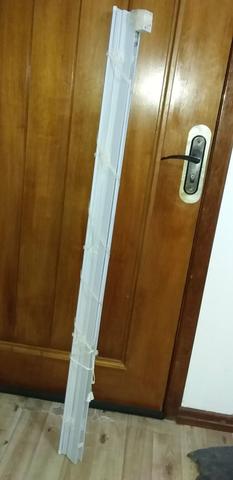 Vendo de barbada :Uma cortina rolo blecaute , e a outra cortina Pvc horizontal - Foto 2