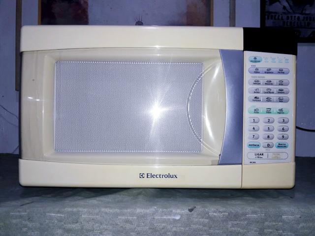 Microondas Electrolux 31 Litros/110 volts, ótimo estado de tudo!!! Perfeito !!!