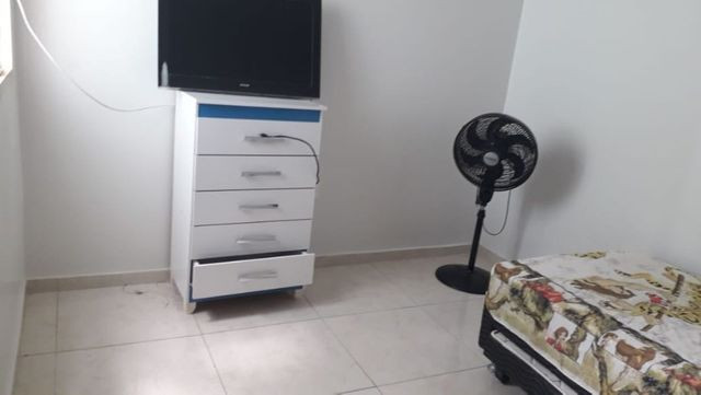 Alugo quarto para Rapazes