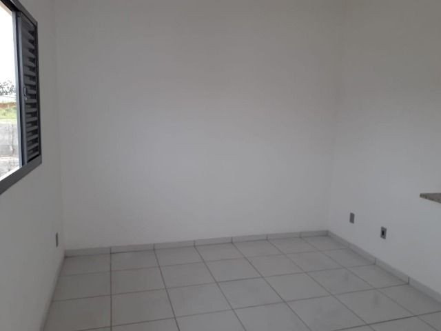 Vende-se ou troca-se por carro, uma casa nova recém construída em condomínio fechado - Foto 8