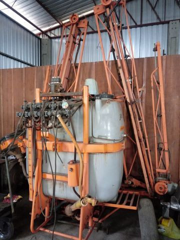 Pulverisador jacto 800 litros vendo ou trico por novilhas - Foto 3