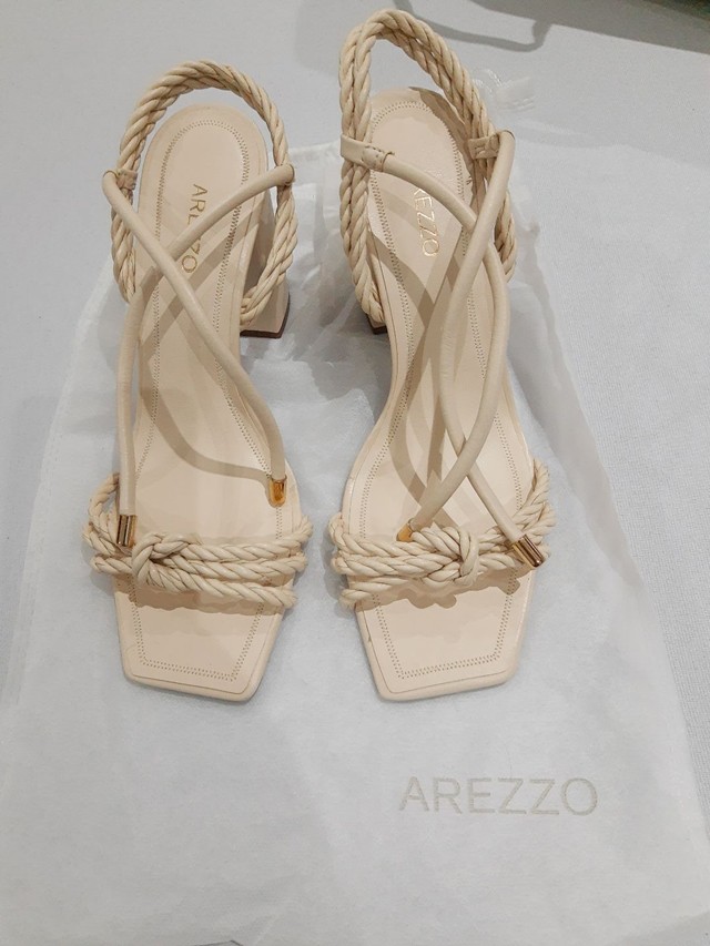 Sandália Arezzo 