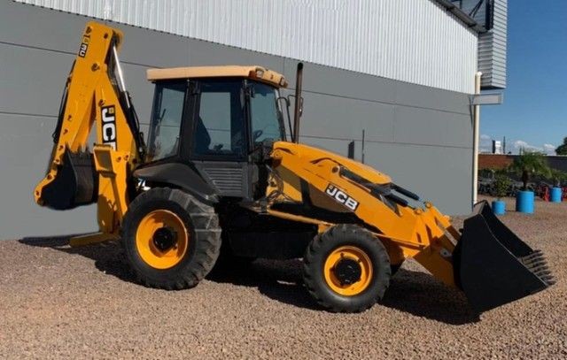 JCB 3cx ano 2018