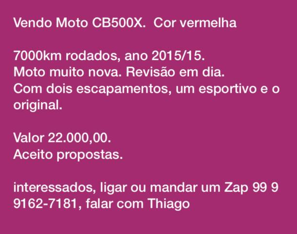 Moto vermelha com 2 escapamentos. Bem conservada