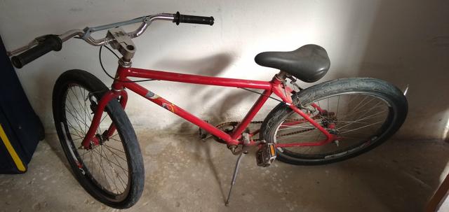 Vendo um bicicleta Ferrari ela só precisa trocar o pneu dianteiro - Foto 5