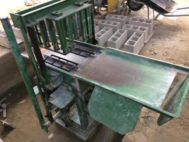 Máquina de Fabricar Blocos e Pavers - Foto 2